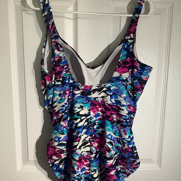 One piece women’s swim/bathing suit - Picture 2 of 2